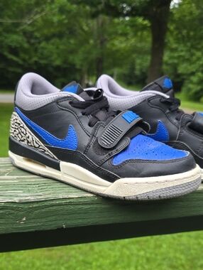 Youth 5.5 Nike Kids Black and Blue Mid-Top Sneakers